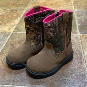 Magellan Camo/Pink Boots